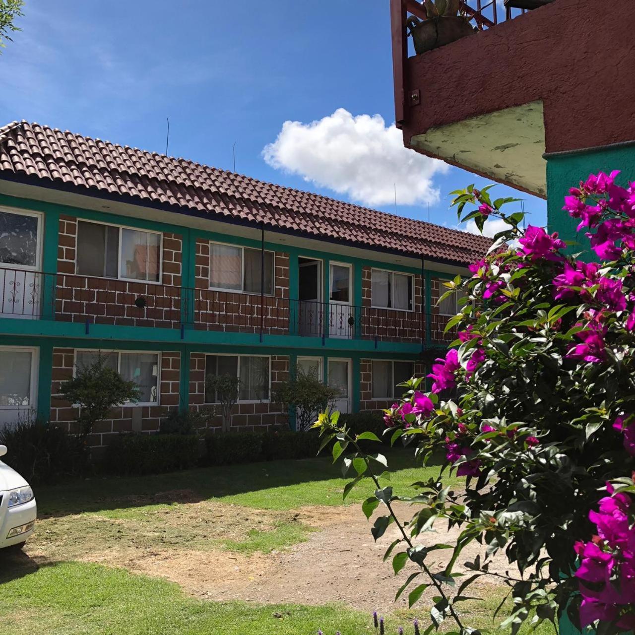 Hotel Las Fumarolas De Don Goyo โชลูลา ภายนอก รูปภาพ